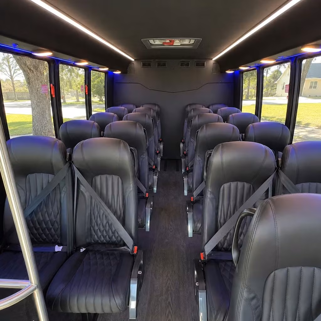 lafayette 15 passenger minibus rental