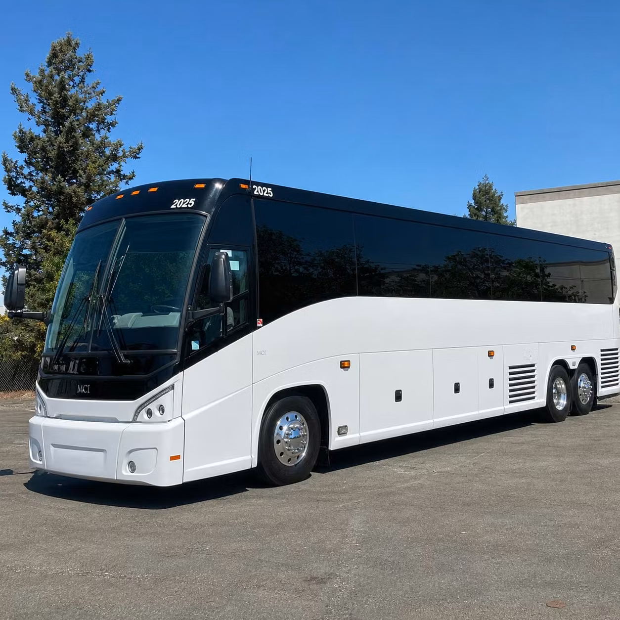multi day bus rentals for lafayette groups traveling to mardi gras in mobile or baton rouge